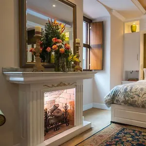 https://villa-colonna.hotelsquito.com